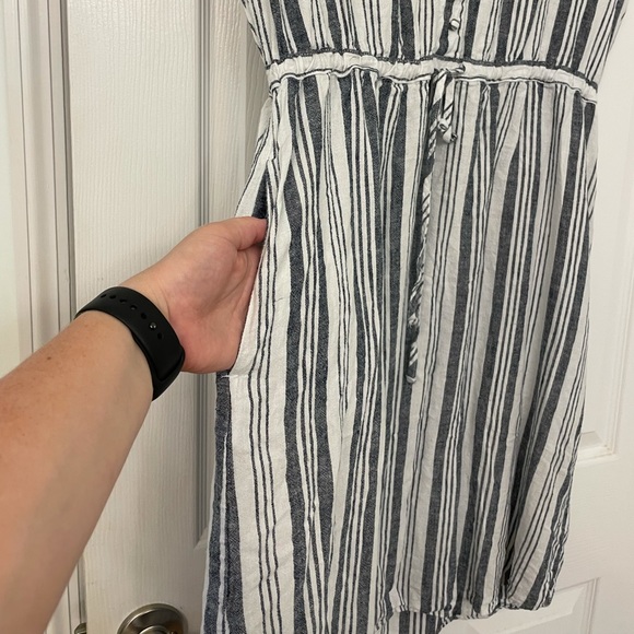 Striped Dress with Pockets! Large (12-14) - Picture 3 of 4